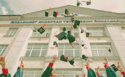 毕业了,说再见高三作文