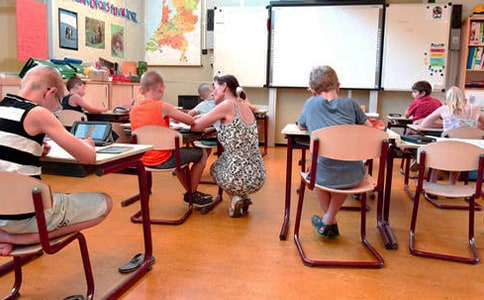 �йع���������300��4ƪ