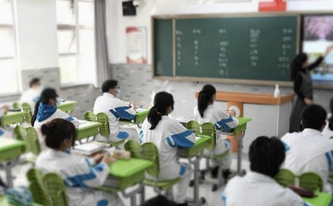 ��ѧ���´�������500��