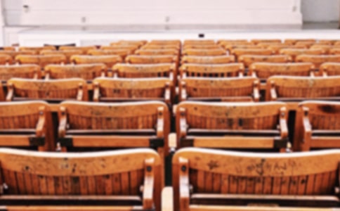 �ҵ�ѧУӢ������300�ֻ��6ƪ