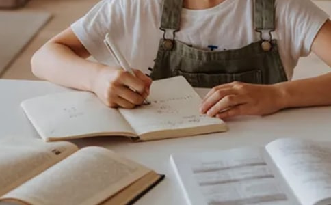 以金钱为主题的初二作文